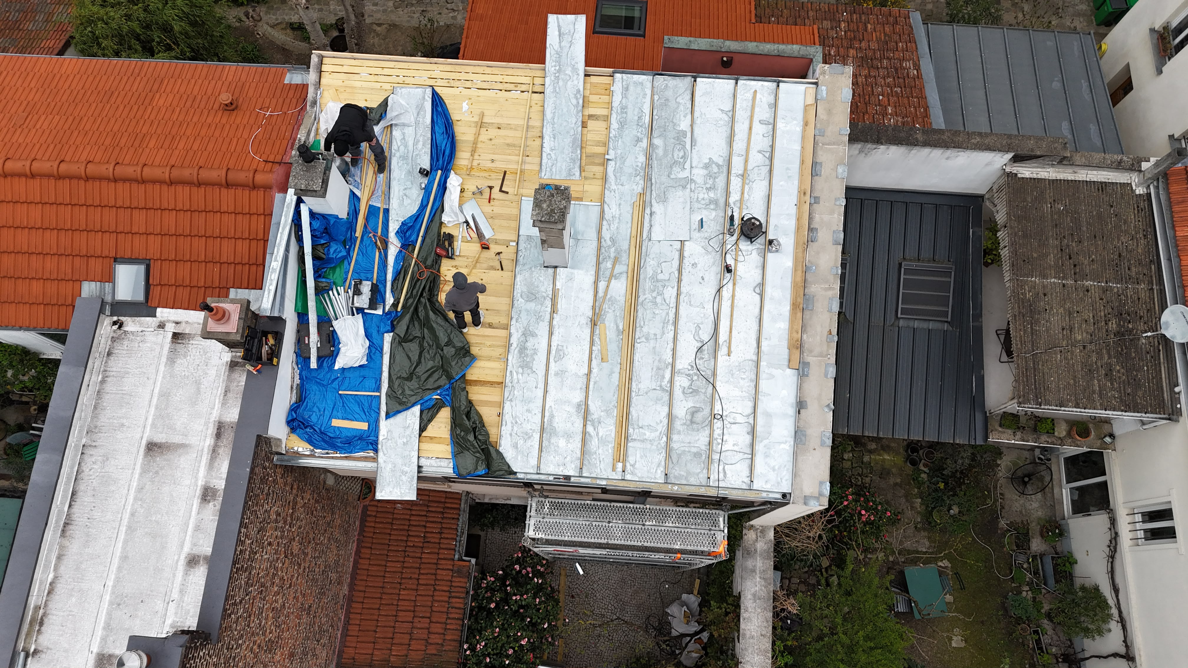 feuilles ou éléments de zinc avant la pose